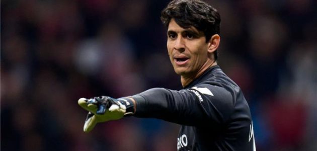 إشبيلية يصدر بيانًا رسميًا بشأن حالة ياسين بونو بعد إصابته القوية أمام ألميريا